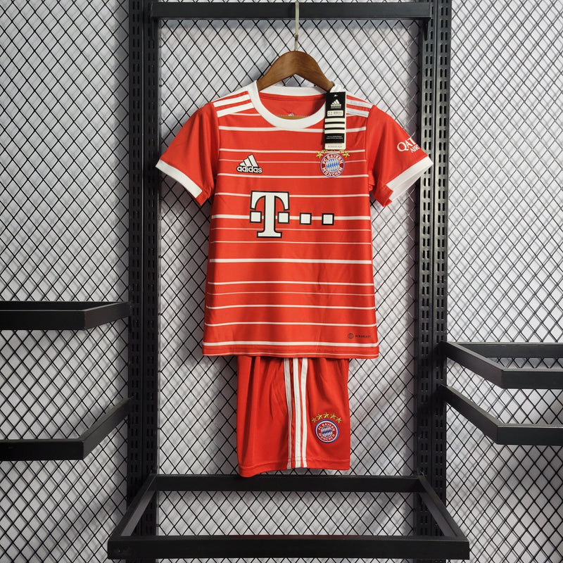 Kit Infantil Bayern de MuNikeque Titular 22/23